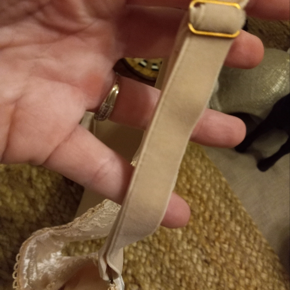 Like new Victoria secret velvet lace bra - Picture 10 of 10